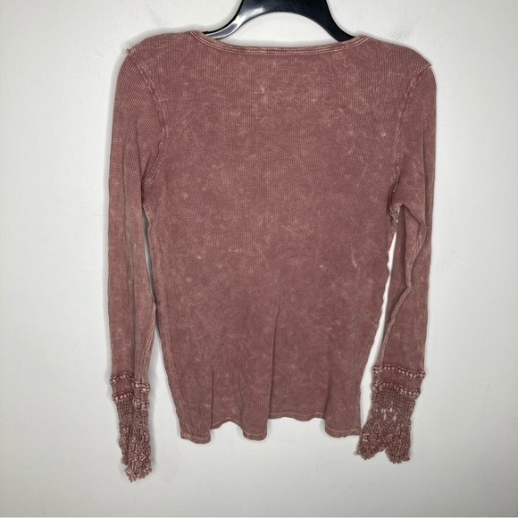 BKE acid wash waffle Knit top size small - Picture 9 of 9